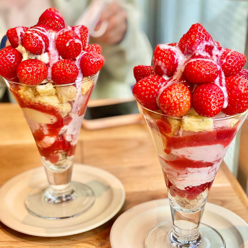 イチゴパフェ(ソビノワ)
