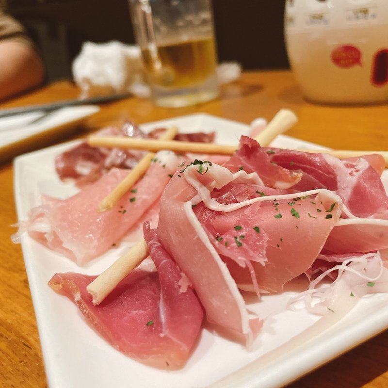 究極に薄い生ハム  (南部鉄酒場 豚バルBYO 神田店 （ビーワイオー　【旧店名：南部鉄酒場 豚バル380】）)