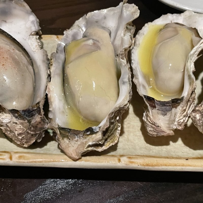 生牡蠣(牡蠣としゅうこと時々かねこ)