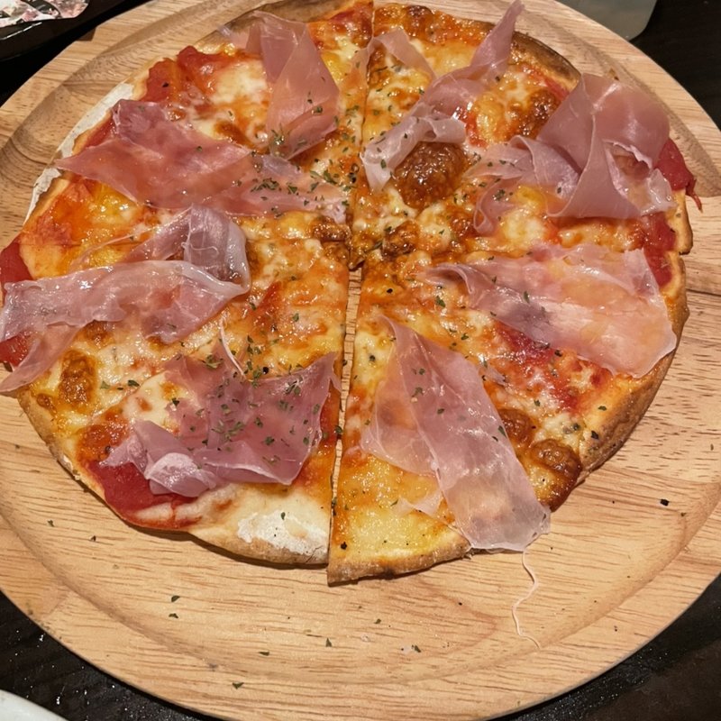 生ハムモツァレラピッザ(牡蠣としゅうこと時々かねこ)