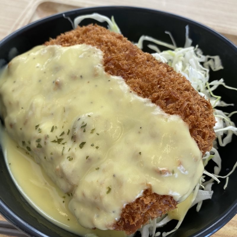 カルボナーラカツ丼(Garden Kitchen)