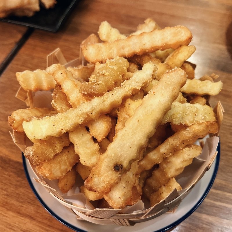 トムヤムフライドポテト(オチャバーカフェ)