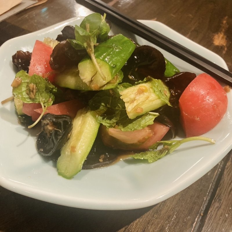 きくらげトマト胡瓜ミントサラダ(雪梅花 （シュエメイホワ）)