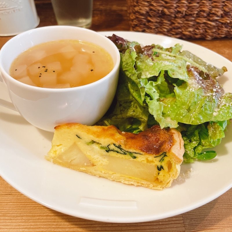 ランチ（キッシュ、サラダ、スープ）(コションドール （Cochon D'or）)