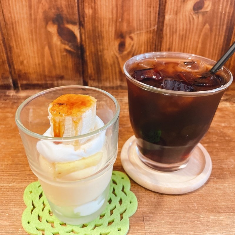 ミニパフェとアイスコーヒー(コションドール （Cochon D'or）)