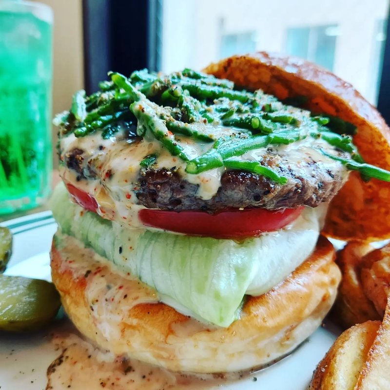 シーアスパラ七味胡麻ダレバーガー(ザ マンチーズ バーガーワークス （THE MUNCHIES BURGER WORKS）)
