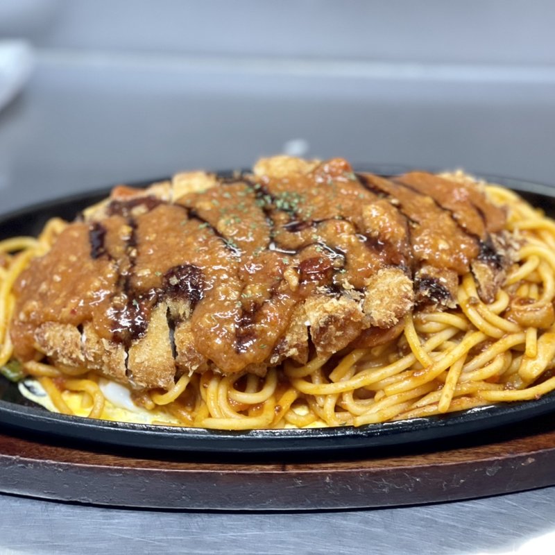 鉄板ナポリタン小、チキンカツトッピング(スパゲッツダンディ)