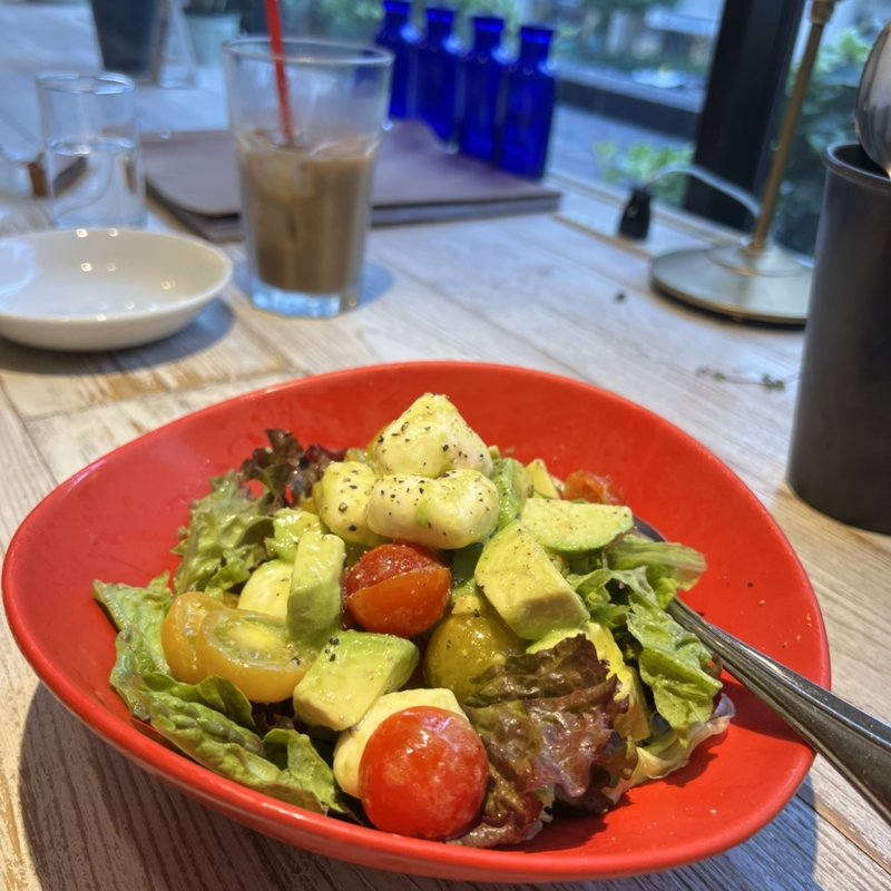 ハートモッツァレラのマンネサラダ(ウサギ)