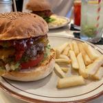 アボカドサルサチーズバーガー