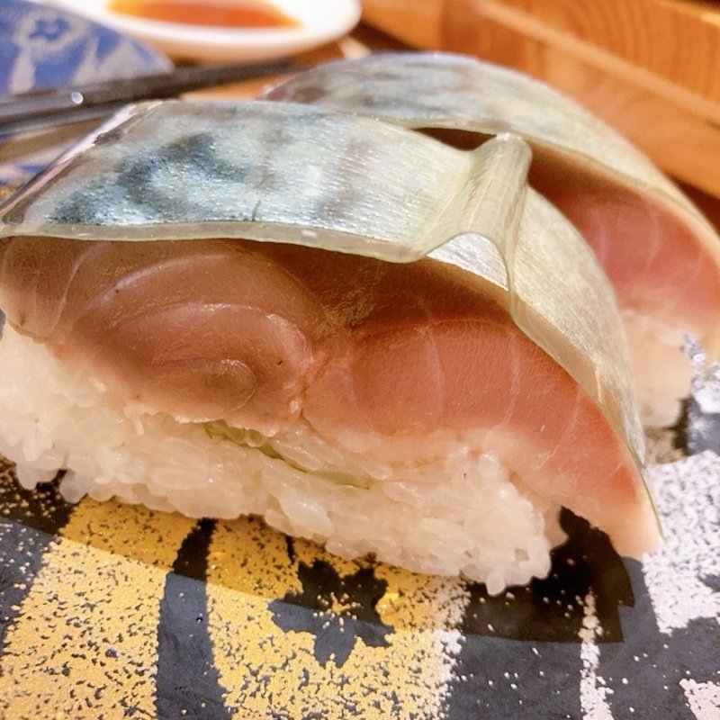 肉厚ばってら(すし辰 ekie店)