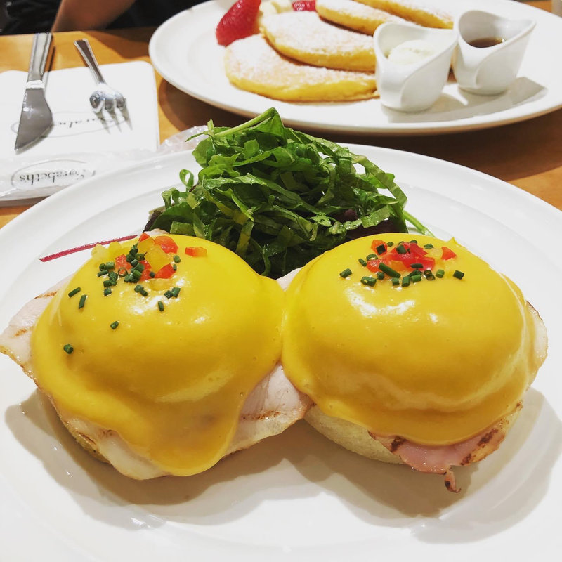 エッグベネディクト(サラベス　代官山店)