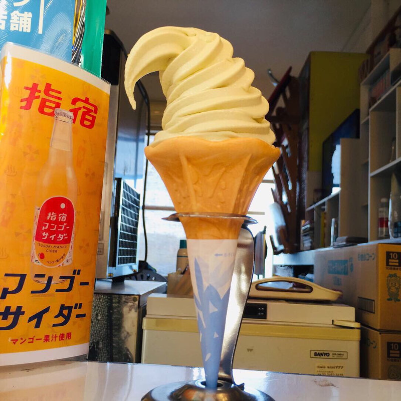 マンゴーソフトクリーム(池田湖マリーナ WARNA)