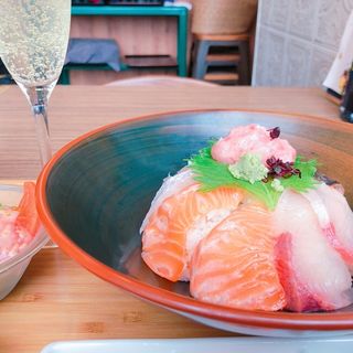 海鮮丼(浪速ろばた頂鯛ルクア大阪店)