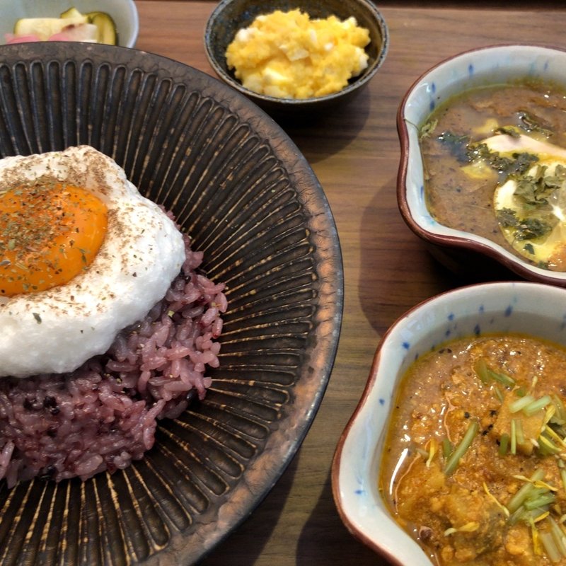 カレー2種盛り(雲の上はいつも晴れ)