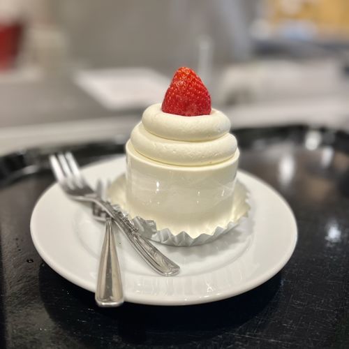 ストロベリークラシックショートケーキ(PARIYA DELICATESSEN YOKOHAMA