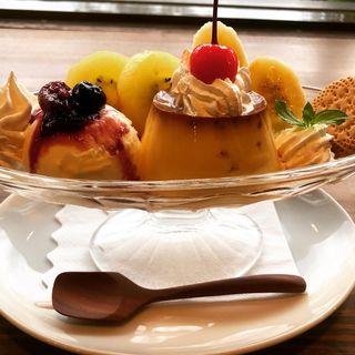プリンアラモード(本とごはん ある日)