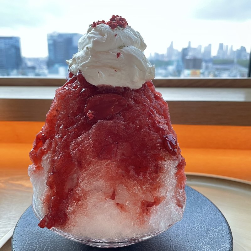 赤富士〜苺練乳クリーム〜(神楽坂茶寮 渋谷スクランブルスクエア店)