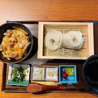 比内地鶏の親子丼とうどん御膳(おうどんと美味しいお酒 鎌倉青山)