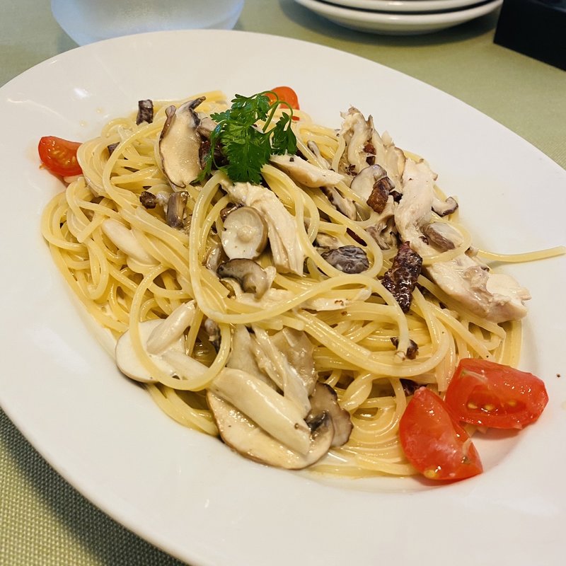 ローストチキンとキノコのクリームパスタ(マンマパスタバオバブ 東大島店)