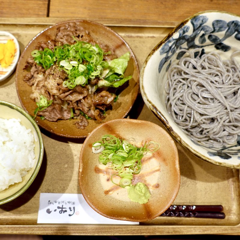 肉サラダとおそば(和とおそばとお酒 いおり)