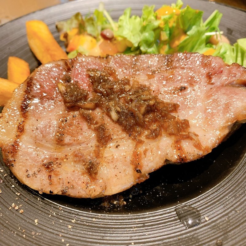 イベリコ豚の低温ロースト　ジンジャーソース(デリリウムカフェ 銀座)
