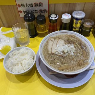 背脂醤油ラーメン(新潟発祥なおじ  足立六町店)