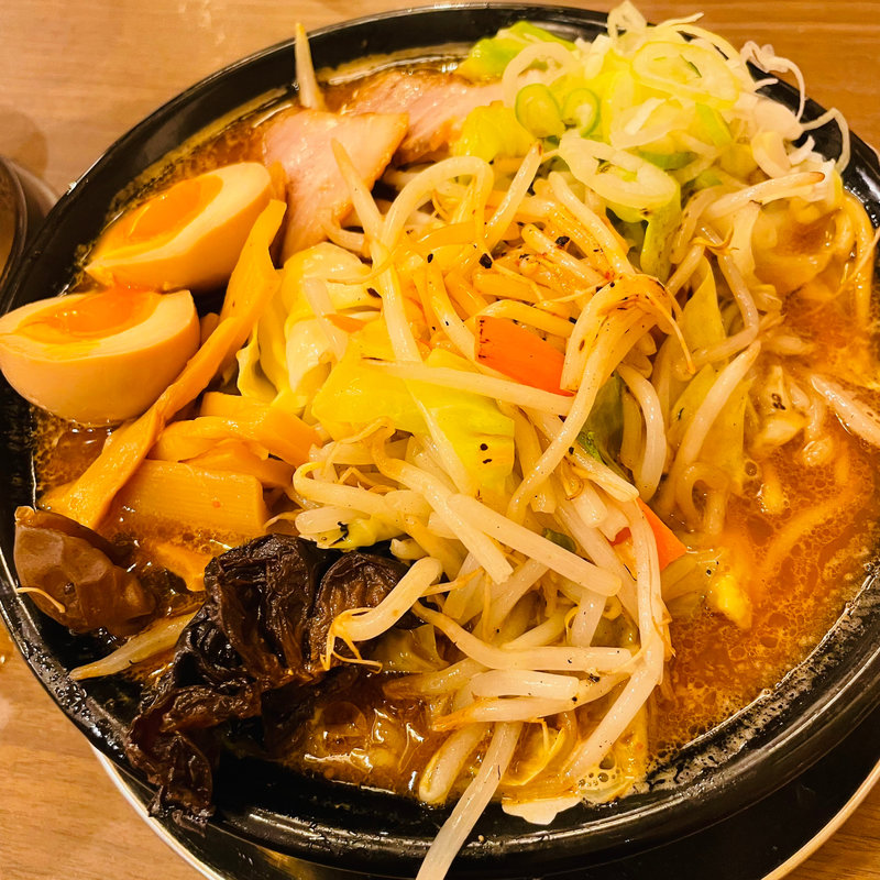 味玉味噌ラーメン(肉中華そば赤シャモジ)