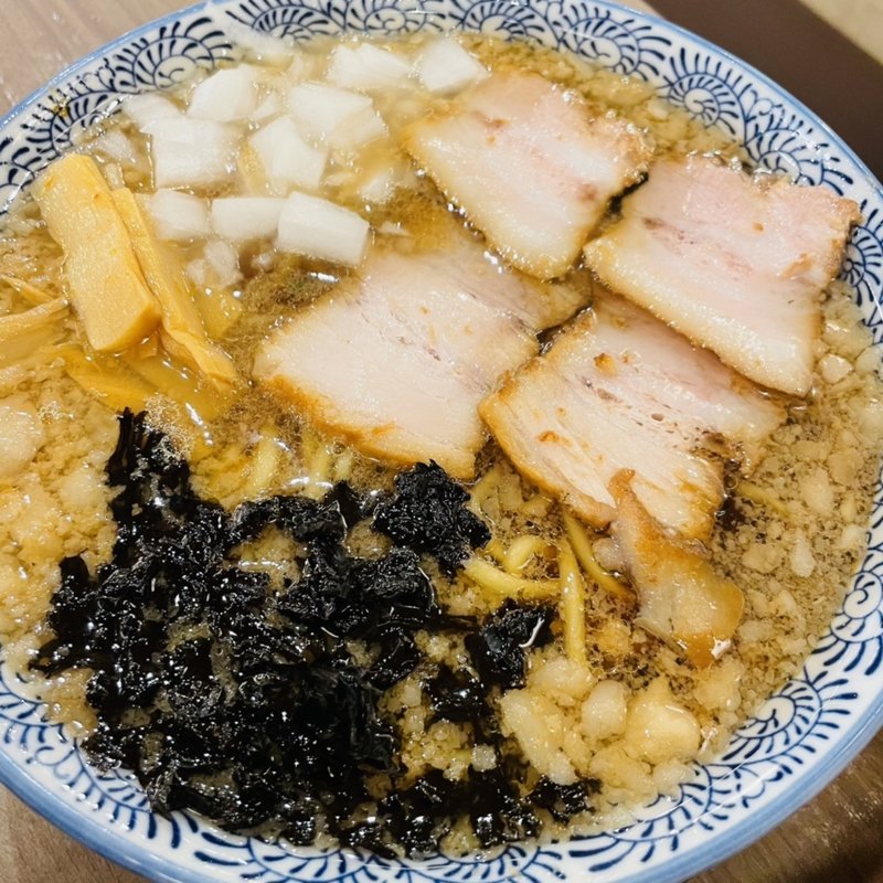 背脂中華ラーメン(肉中華そば赤シャモジ)