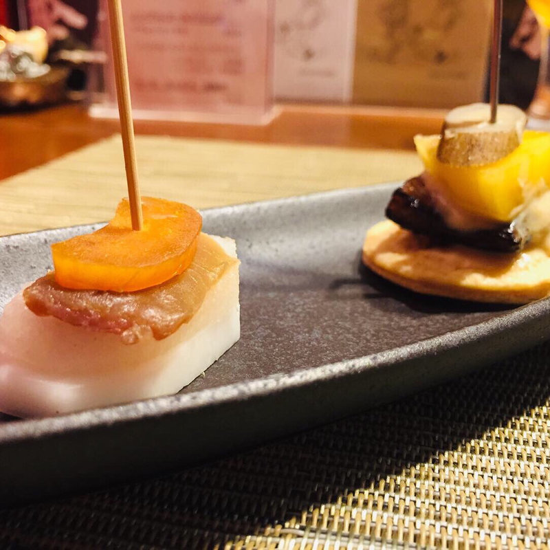 鯉と唐墨のアミューズ(Kokoya de kobayashi)