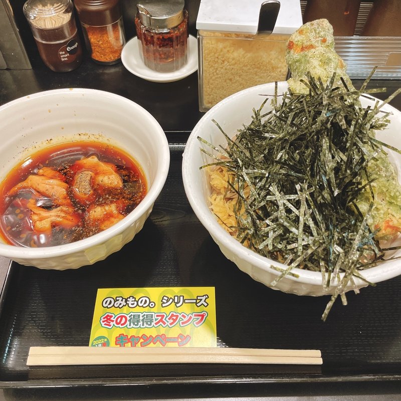 鶏そば(なぜ蕎麦にラー油を入れるのか)