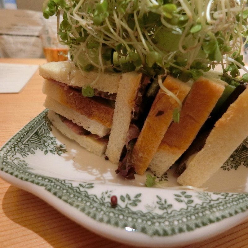 クリームティー＋ローストビーフのサンドウィッチ(TEA ROOM KIKI 紅茶&スコーン専門店 日比谷)