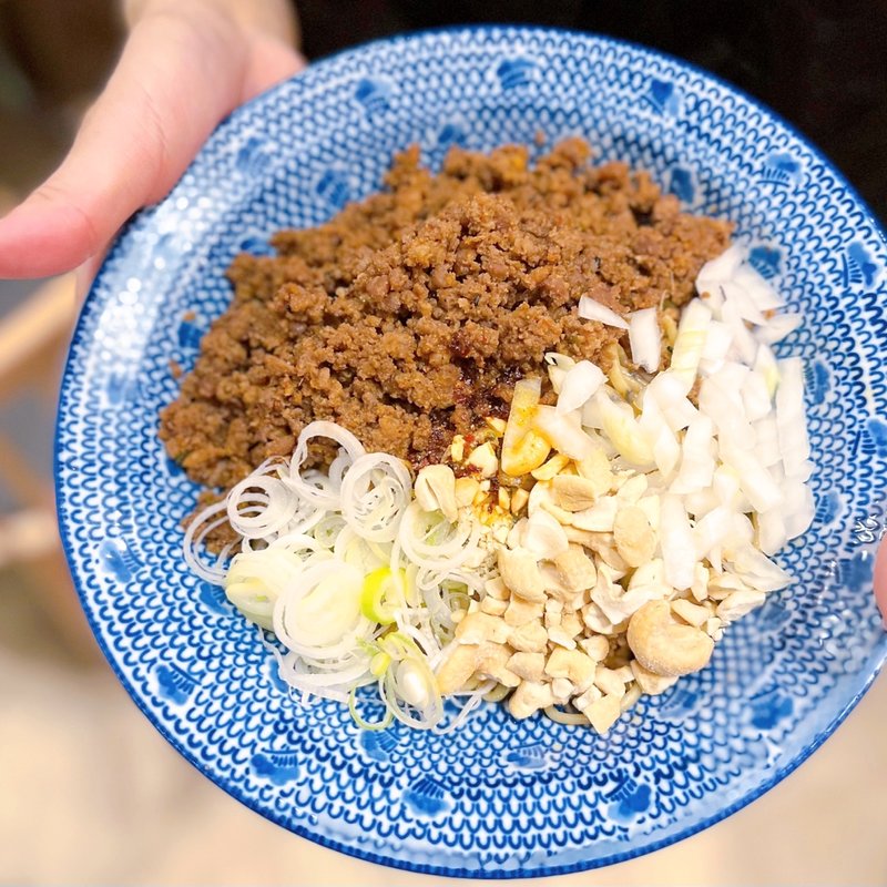 汁なし担担麺(担担麺の掟を破る者)