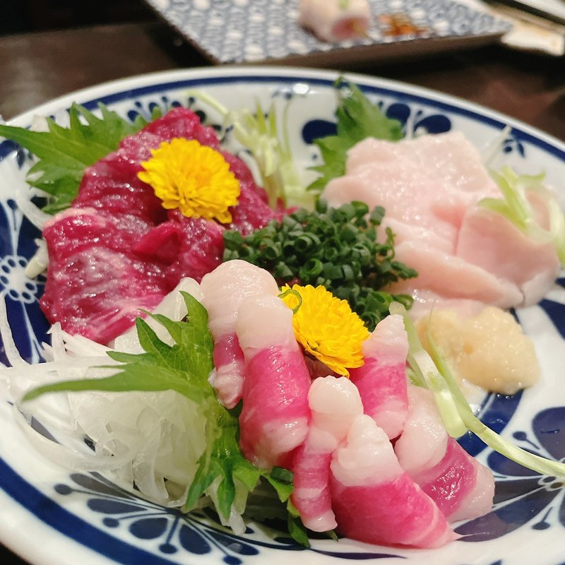 馬刺し 三点盛り(炭火焼鳥 ひらちゃん)