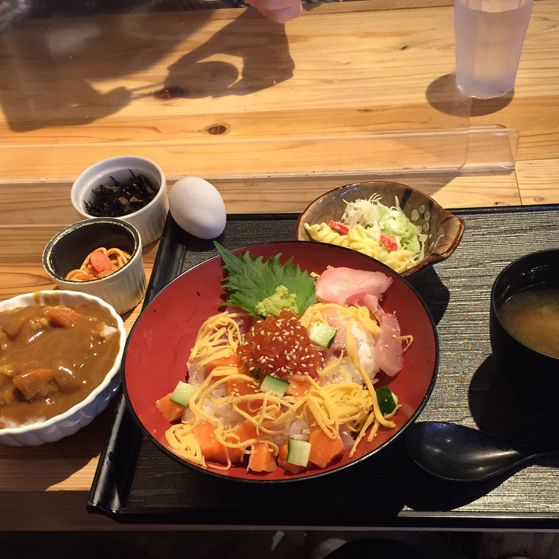 海鮮ちらし丼(波平 肥後橋店)