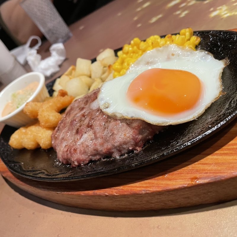 ポップコーンシュリンプとハンバーグの盛合せ(サイゼリヤ 茨城守谷駅前 )