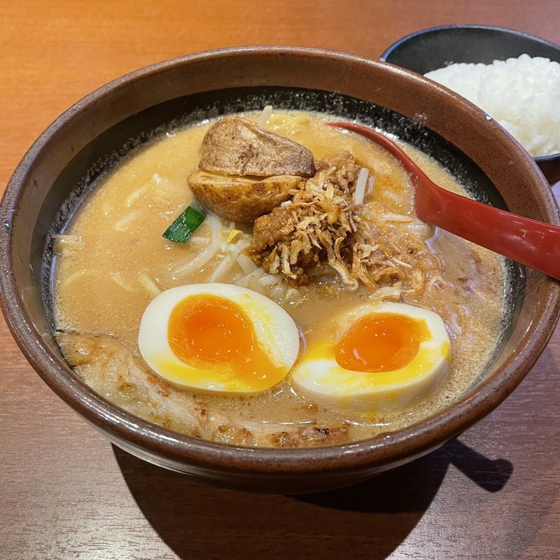 北海道味噌ラーメン＋チャーシュー1枚＋味玉＋小ライス(麺場 田所商店 多摩ニュータウン店)
