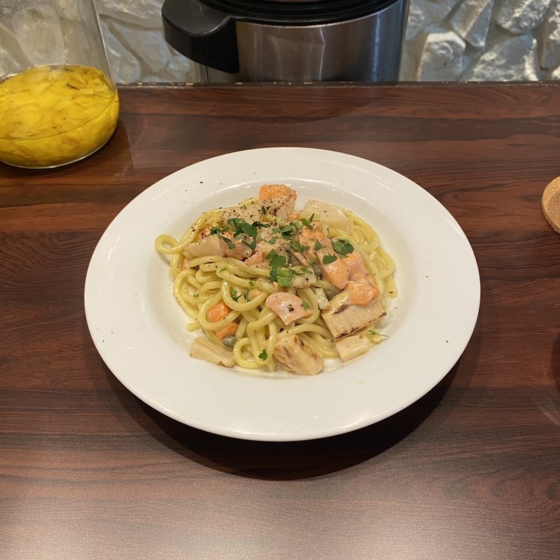 サーモンとタケノコのゴルゴンゾーラソースの生パスタ(43 クワトレ)