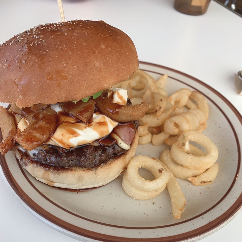 パイナポーバーガー(E.G.DINER イージーダイナー)