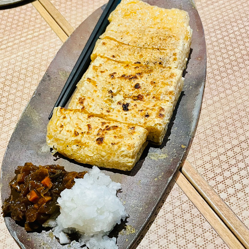 栃尾揚げ炭火焼き(郷土酒肴　あおもり屋)