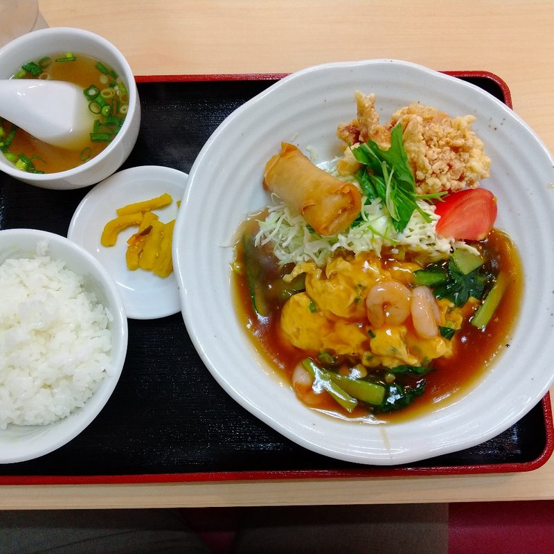 日替り定食（フヨーハイ、唐揚げ、春巻）(もん吉 )