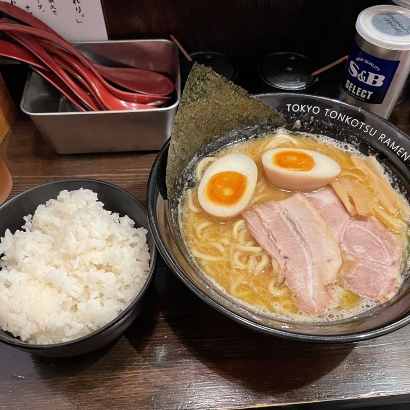 (東京豚骨ラーメン　至)