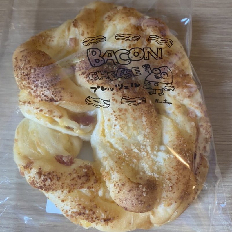 ベーコンチーズフレッツェル(パン工房鳴門屋 本社工場特売所)