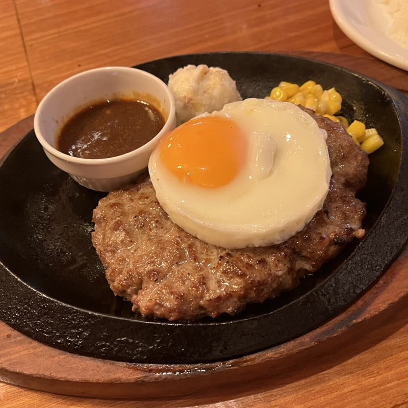 目玉焼きハンバーグセット(ジュークステーキ　新宿南口店)