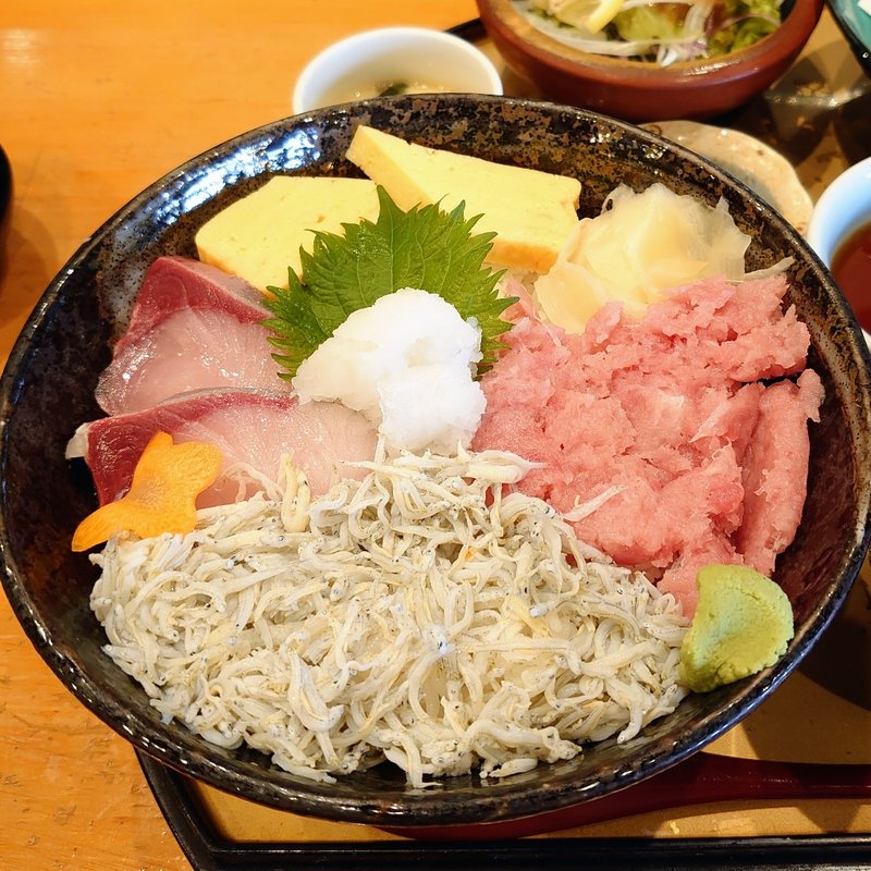 三色丼ぶり＋大盛り(海鮮茶屋末廣 )