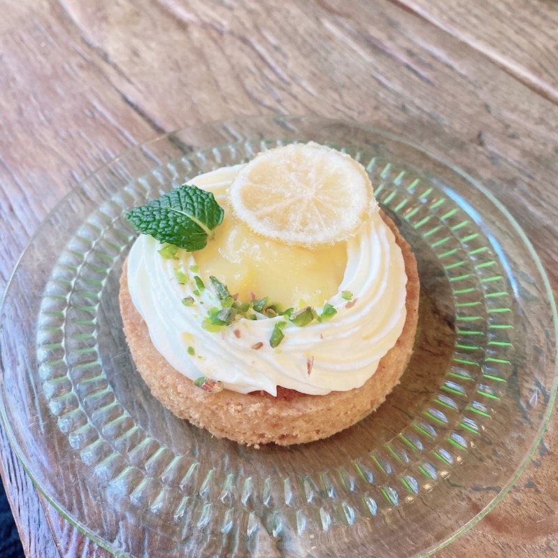 オーガニック檸檬タルト(Cafe Bibliotic Hello! （カフェ ビブリオティック ハロー！）)