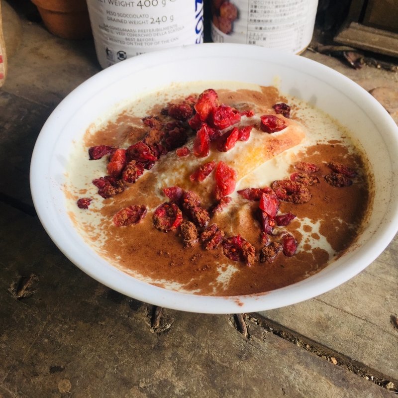 バナナとマンゴーミックスのオートミールスムージー(BOXX Coffee & Xpresso)