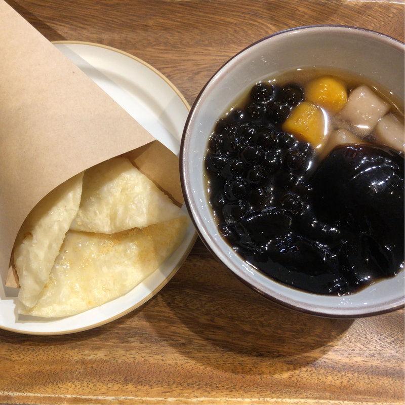 芋圓 仙草満足と花生蛋餅(台湾甜商店横浜みなとみらい店)