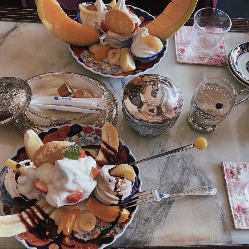 バナナパフェ、生フルーツパフェ(マリオドール )