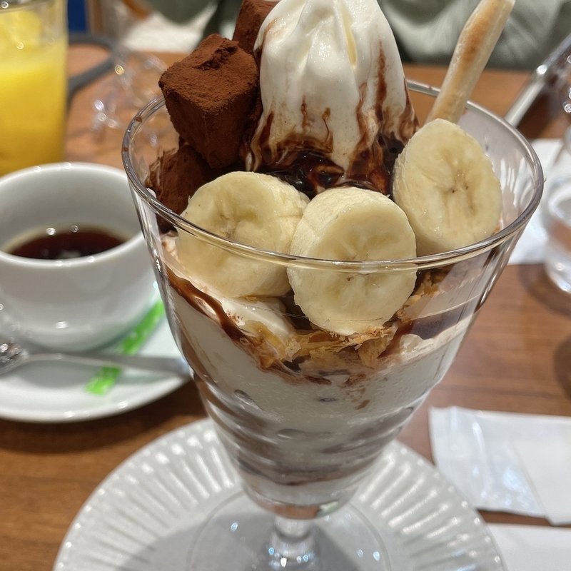 生チョコとバナナの王道パフェ(ミルク＆パフェよつ葉ホワイトコージ)