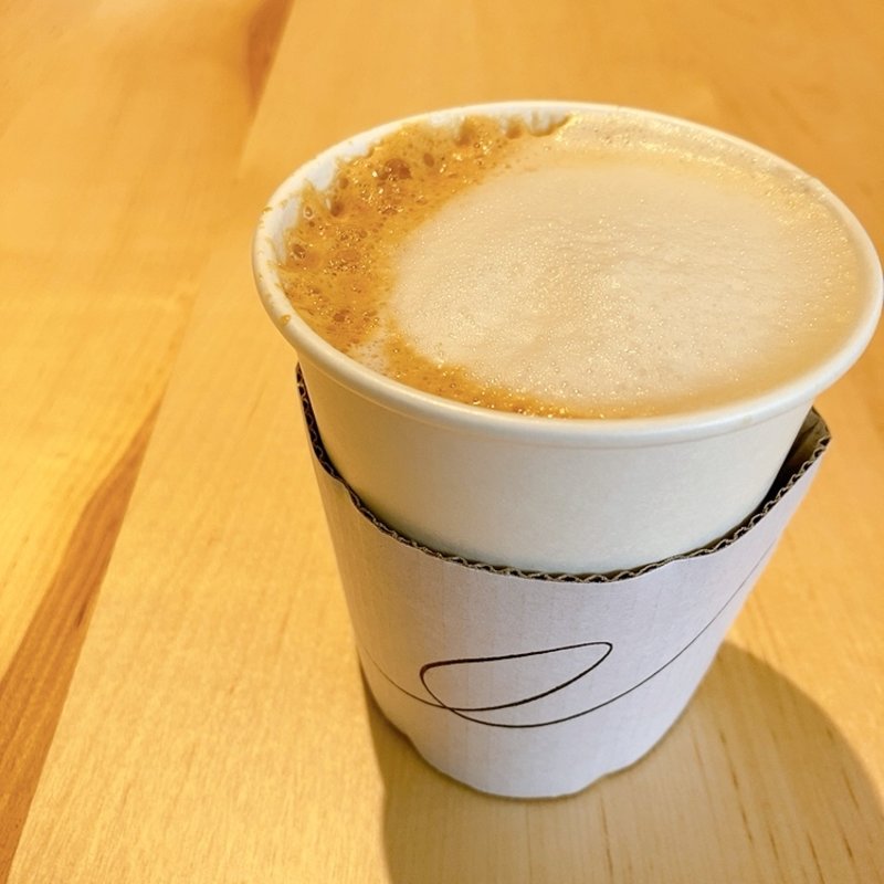 カフェラテ（コロンビア・中煎り・アーモンドミルク）(KAZE coffee広島上八丁掘店)